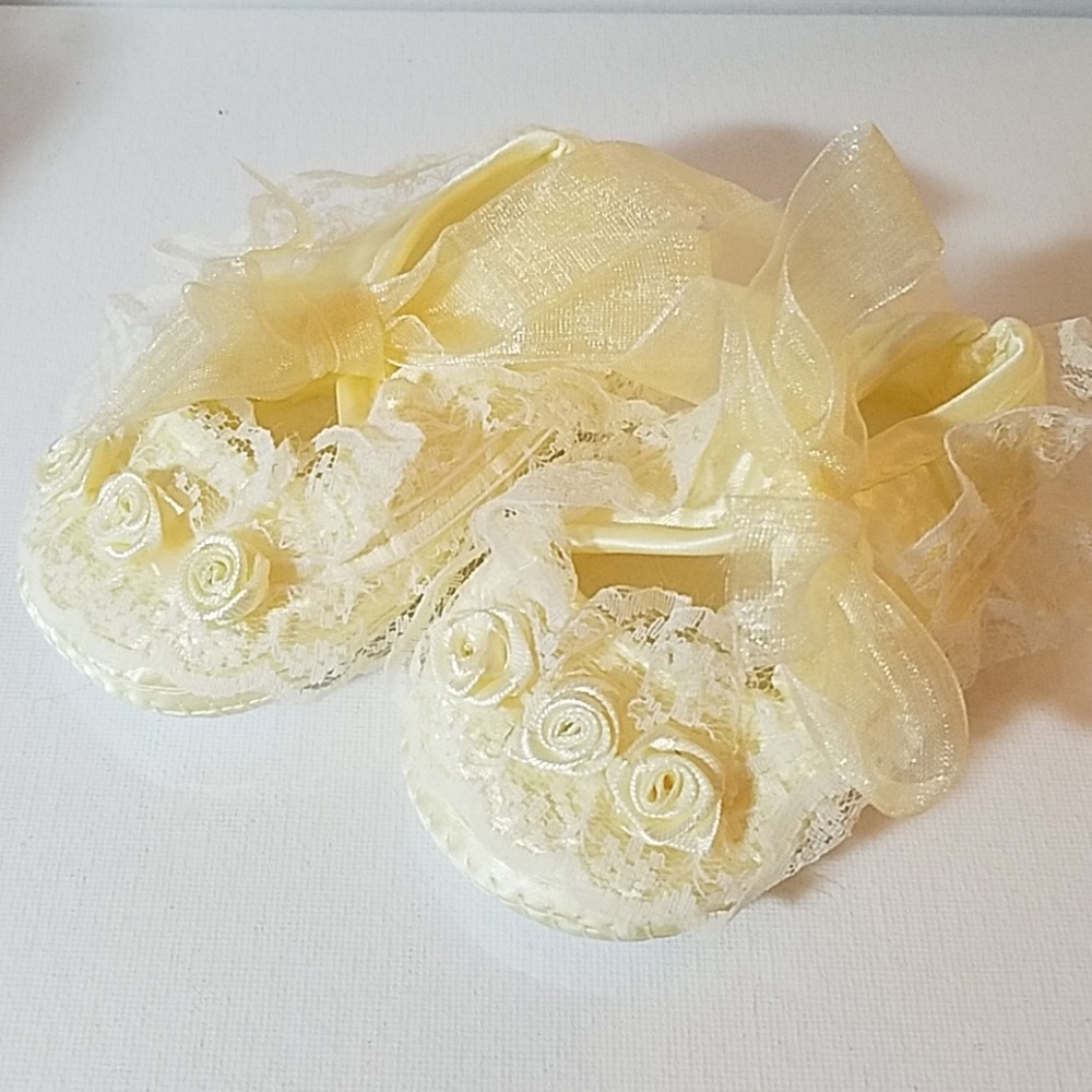 Yellow Lacy Tie Up Shoes Size 11 (28)